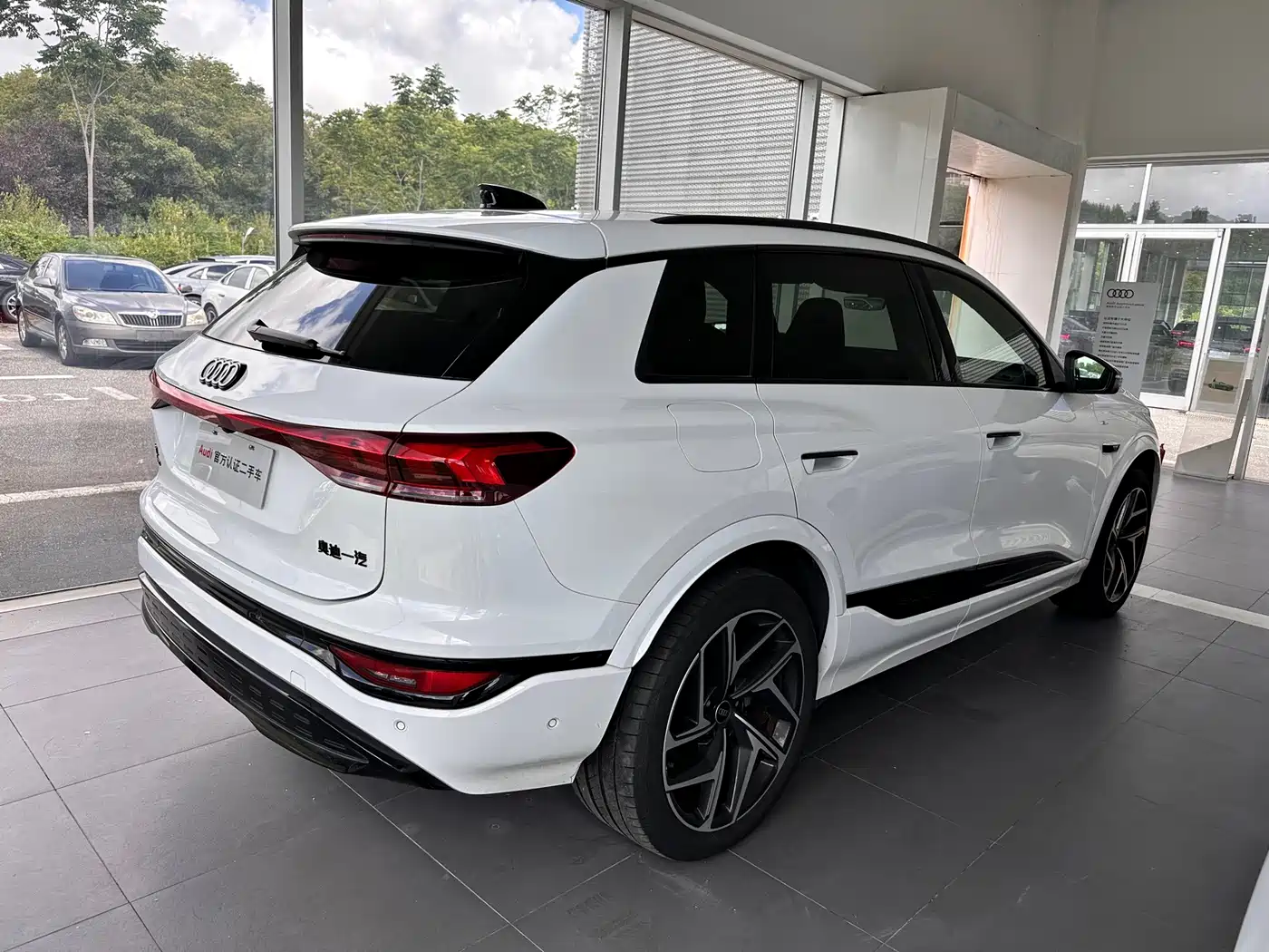 Audi e-tron 2025