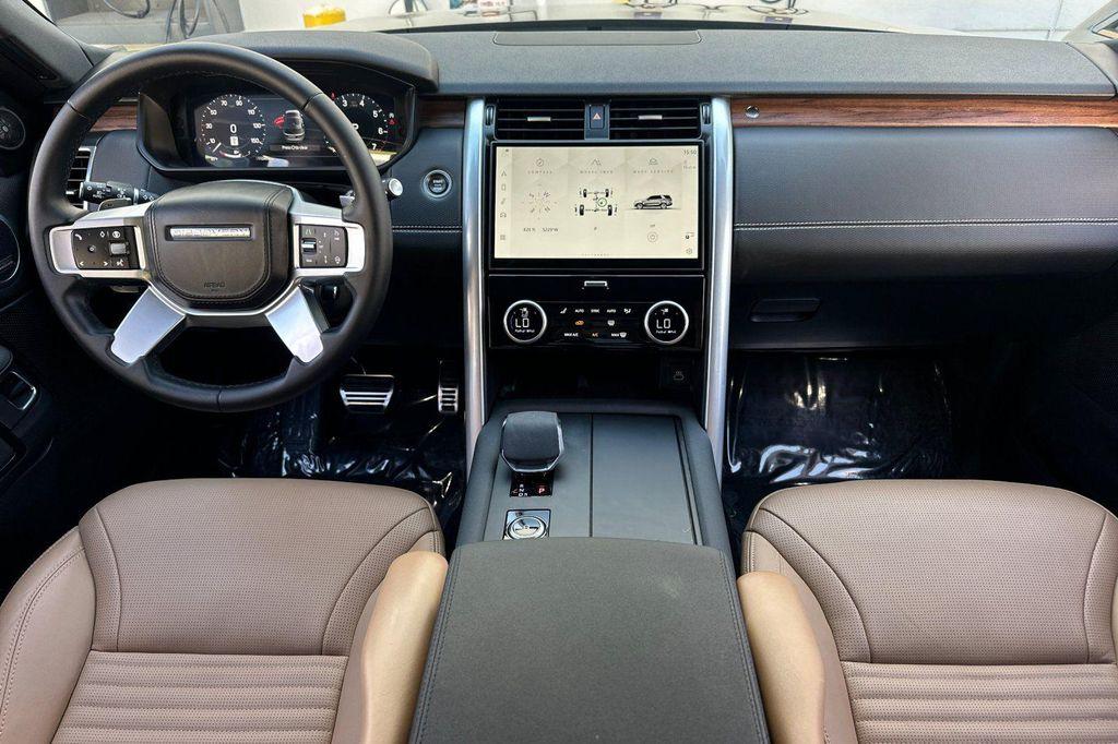 Land Rover Discovery 2025