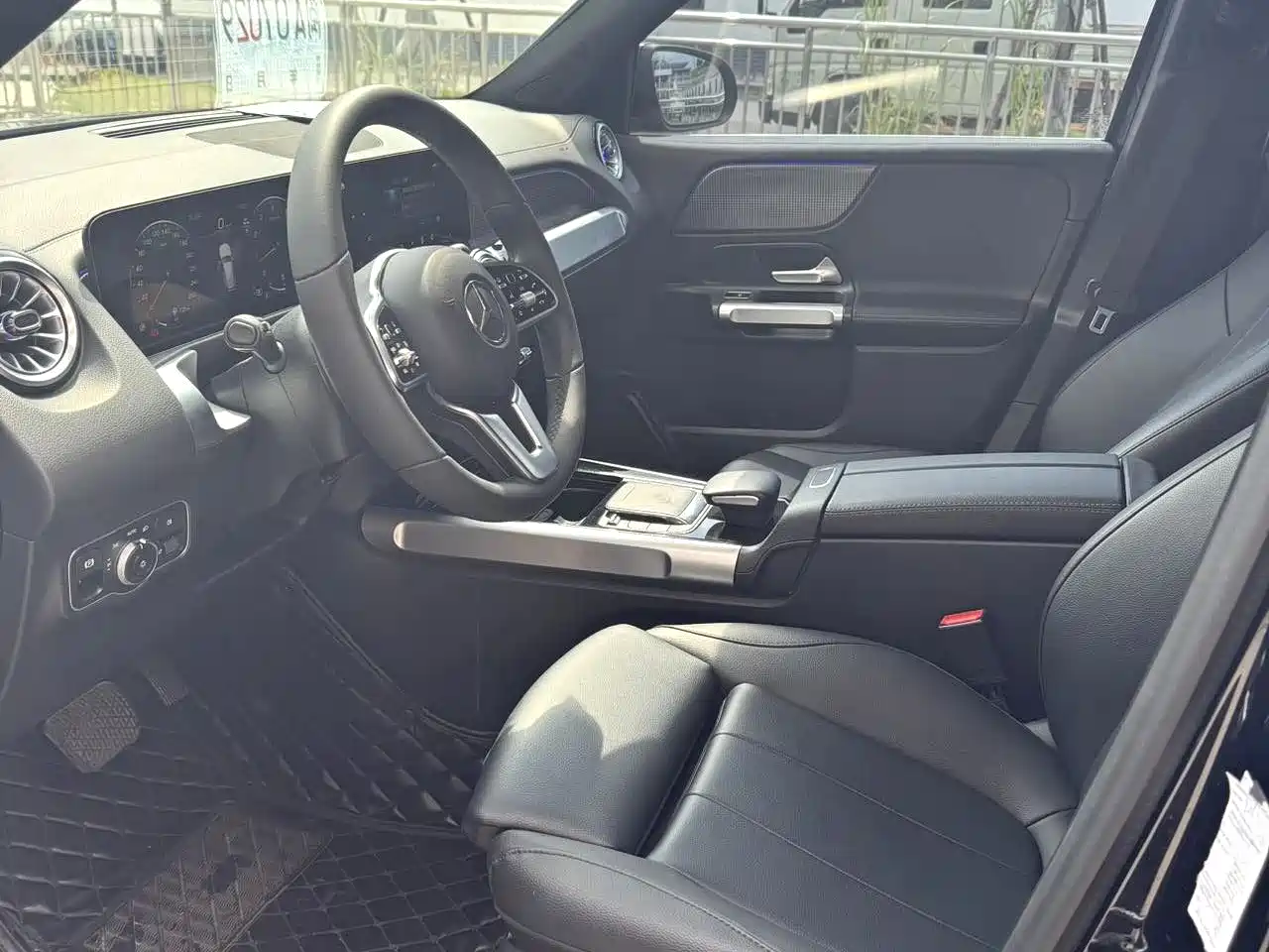 Mercedes-Benz GLB 2023