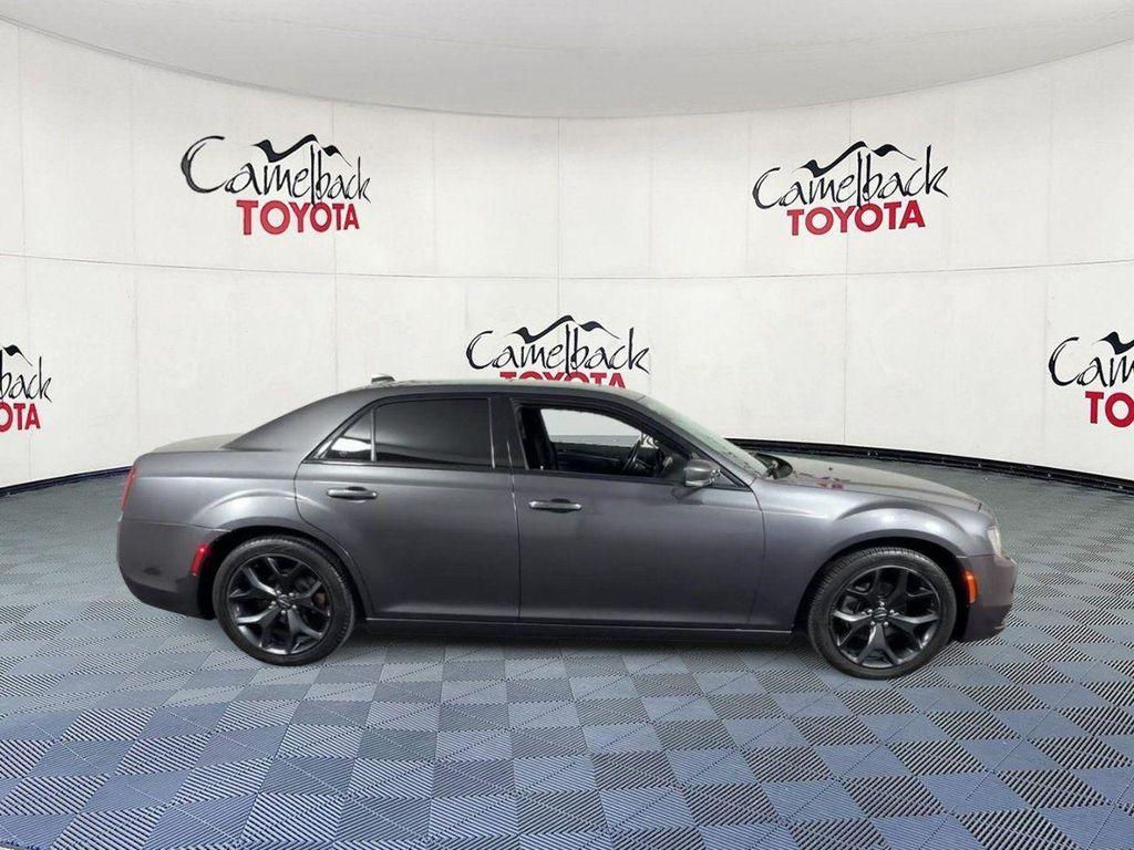 Chrysler 300 2021