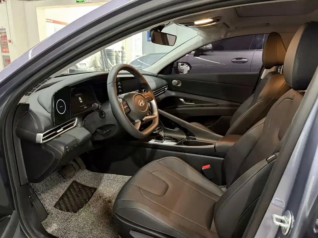 Hyundai Elantra 2023