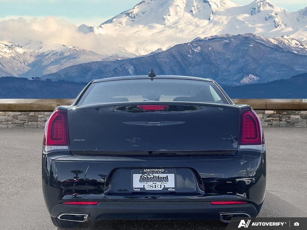Chrysler 300 2023