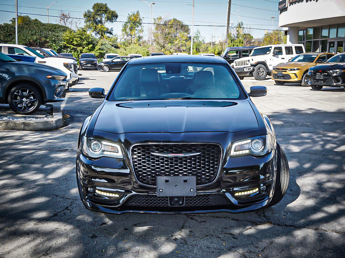 Chrysler 300 2023