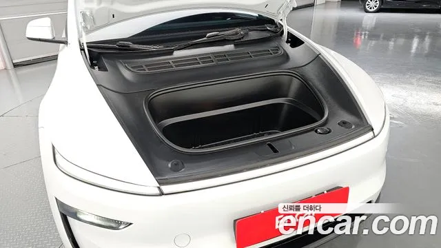 Tesla Model Y 2025