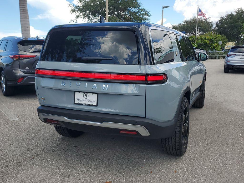 Rivian R1S 2023