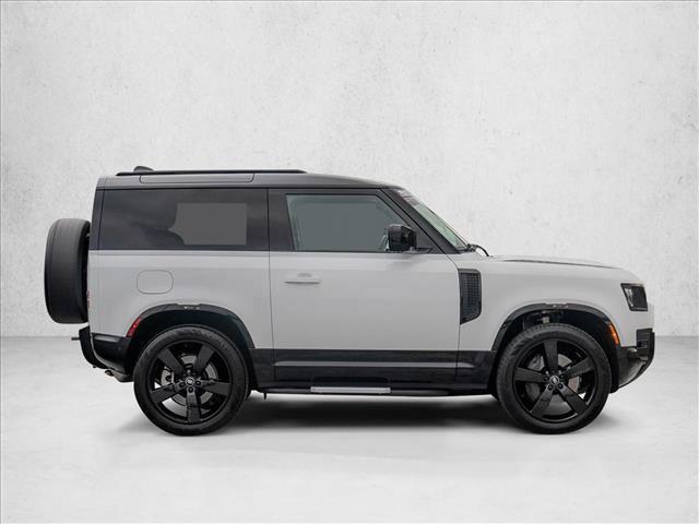 Land Rover Defender 2023