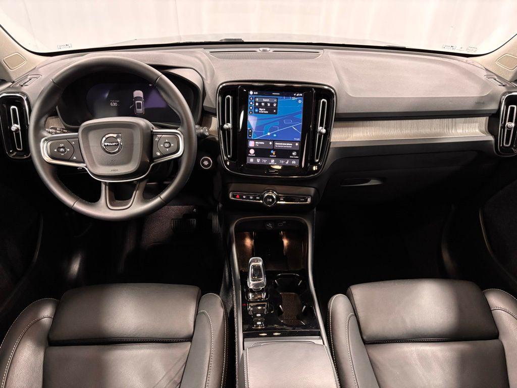 Volvo XC40 2025