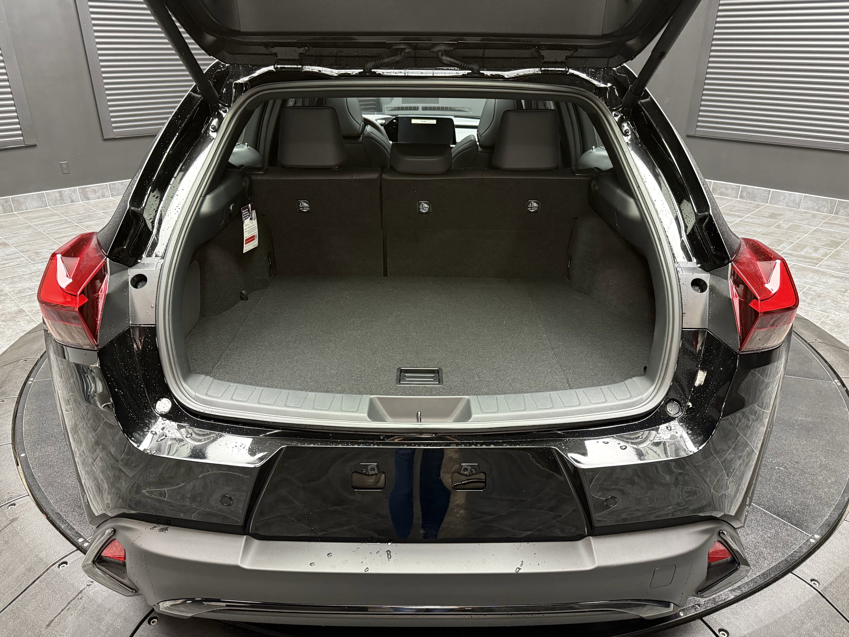 Lexus UX 2025