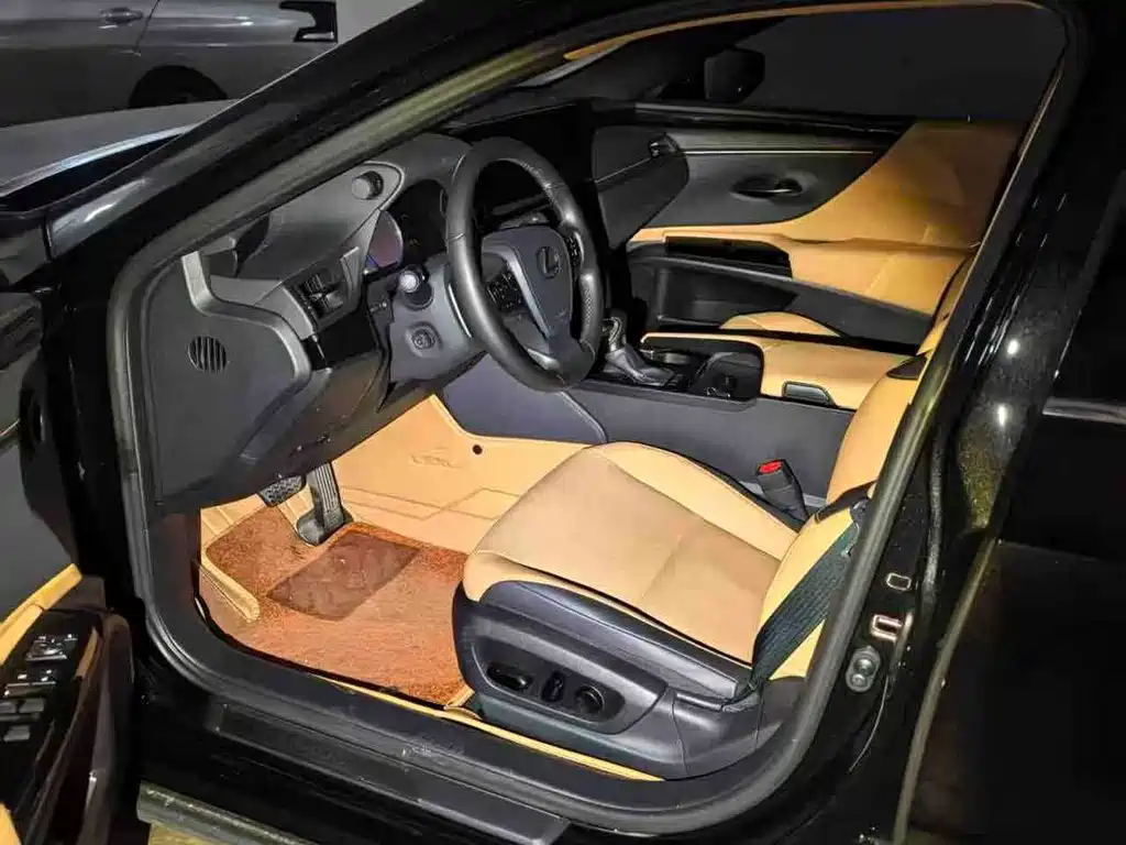 Lexus ES 2023
