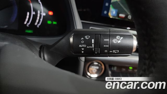 Lexus UX 2025