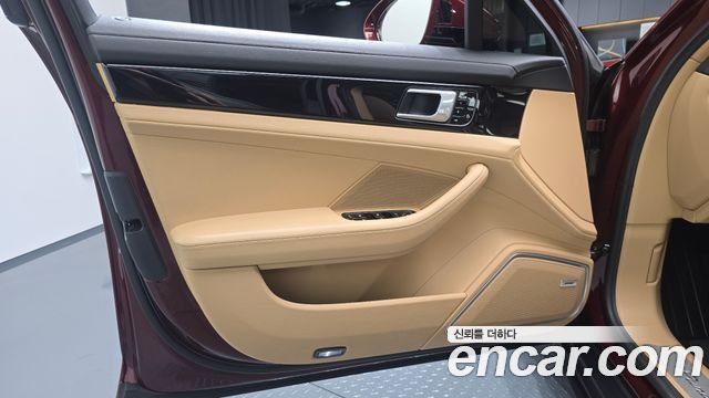 Porsche Panamera 2021