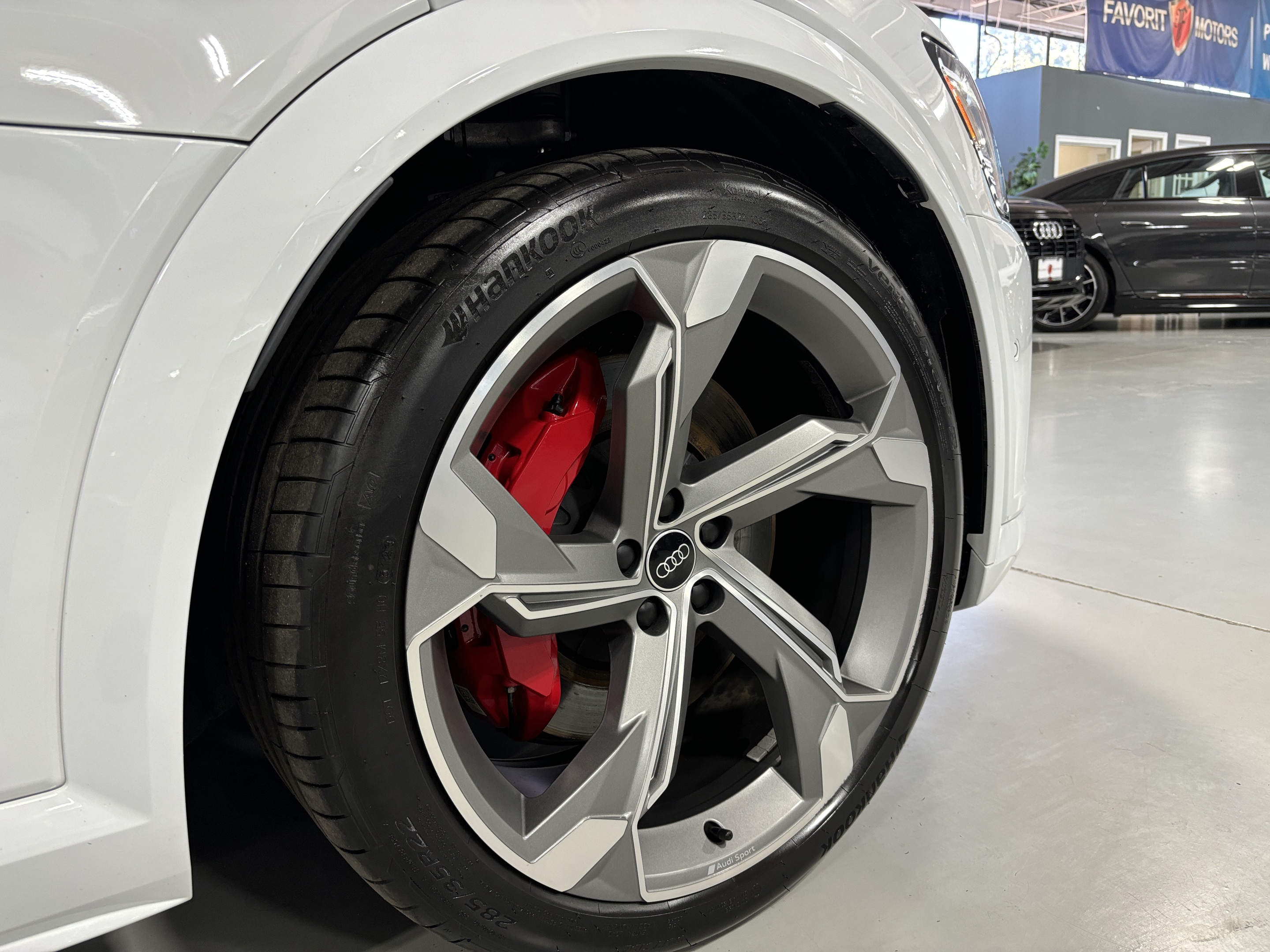 Audi SQ8 2024