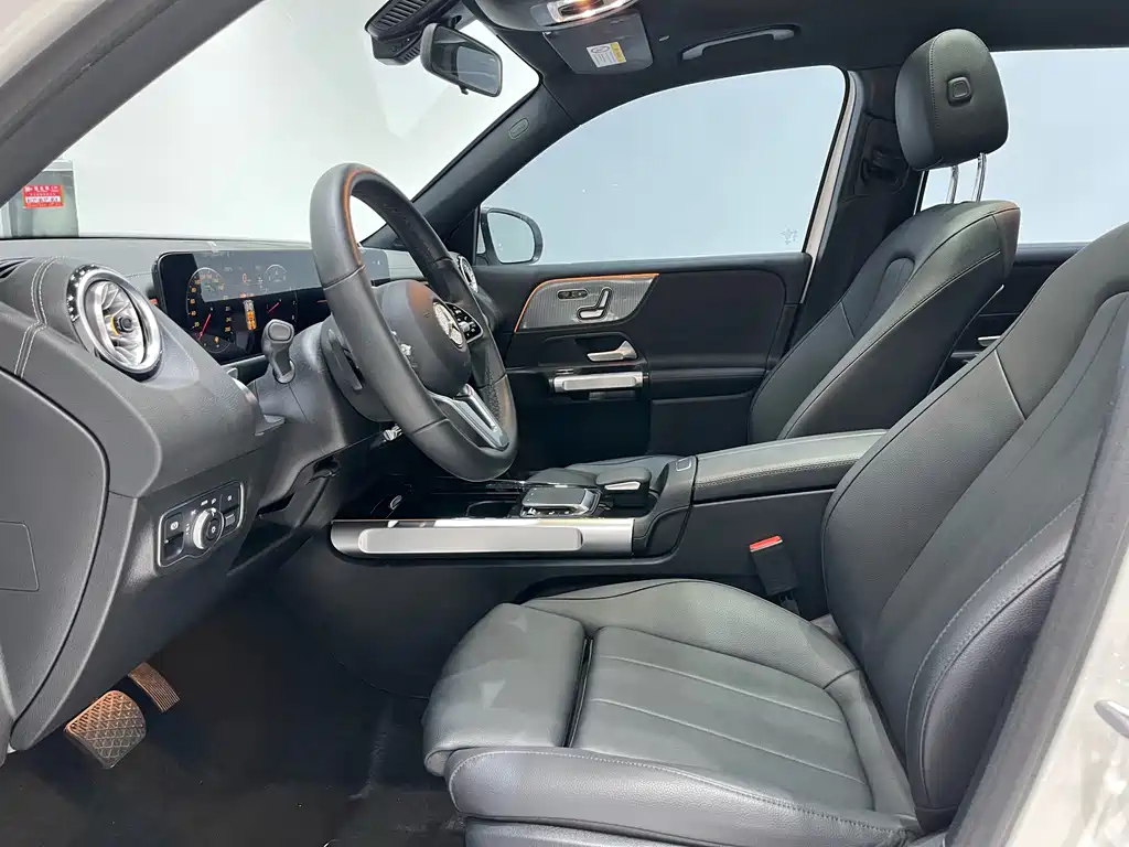 Mercedes-Benz GLB 2023