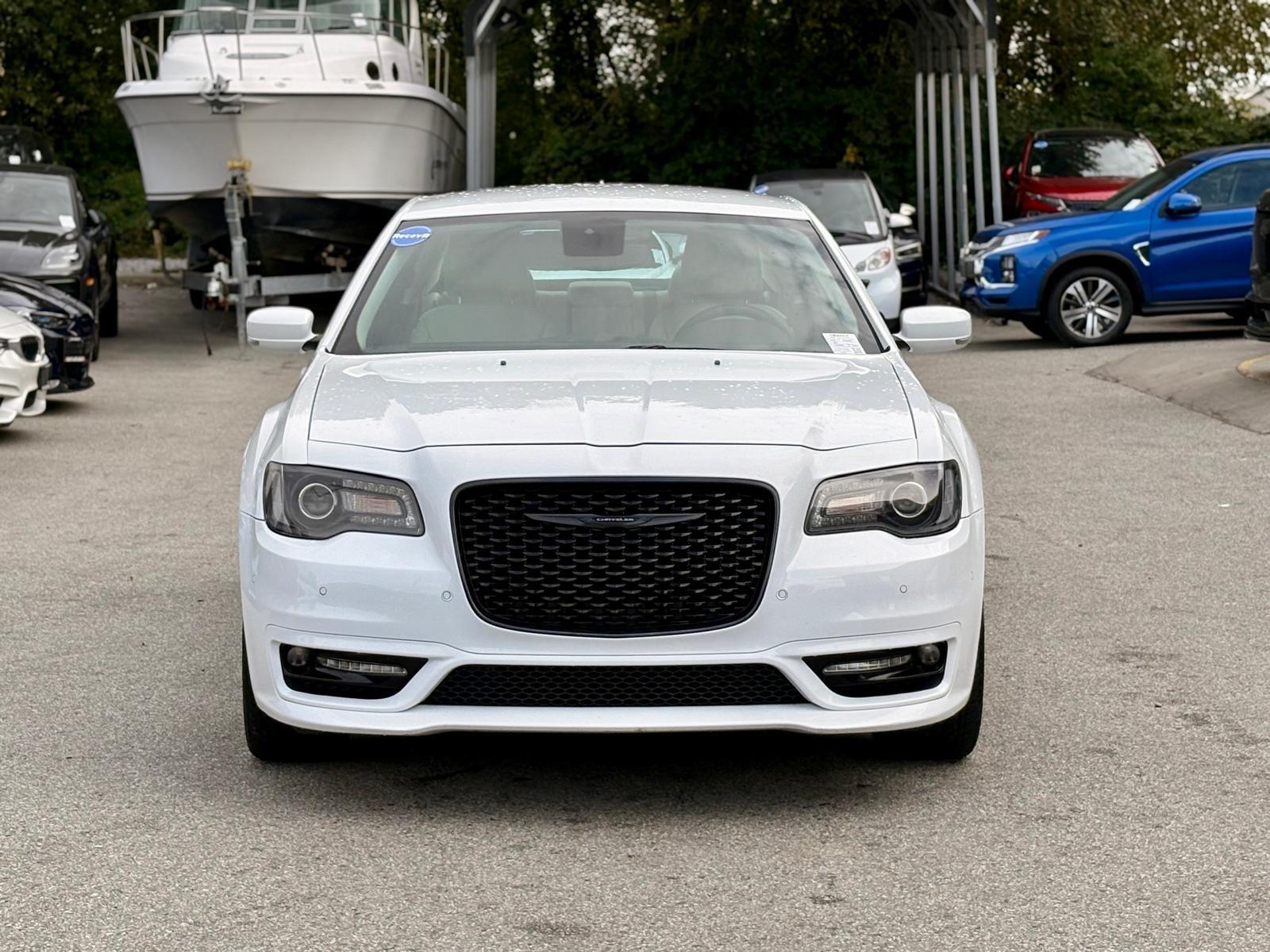 Chrysler 300 2023