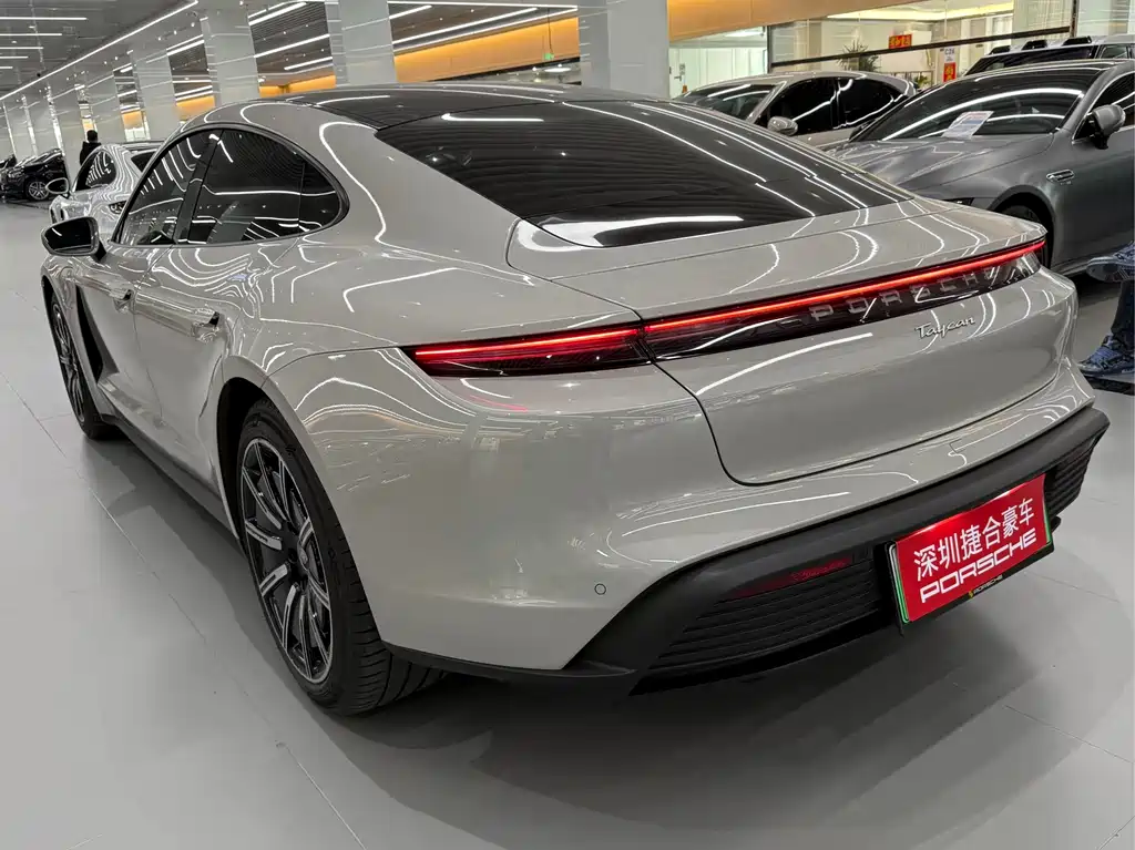 Porsche Taycan 2022