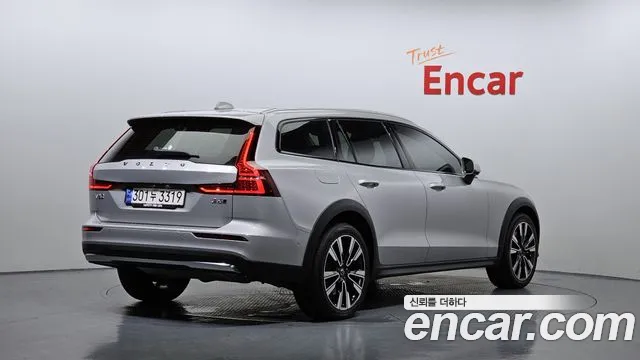 Volvo V60 2023