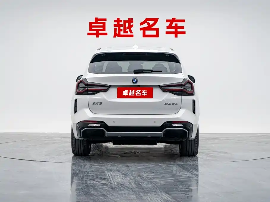 BMW iX3 2025