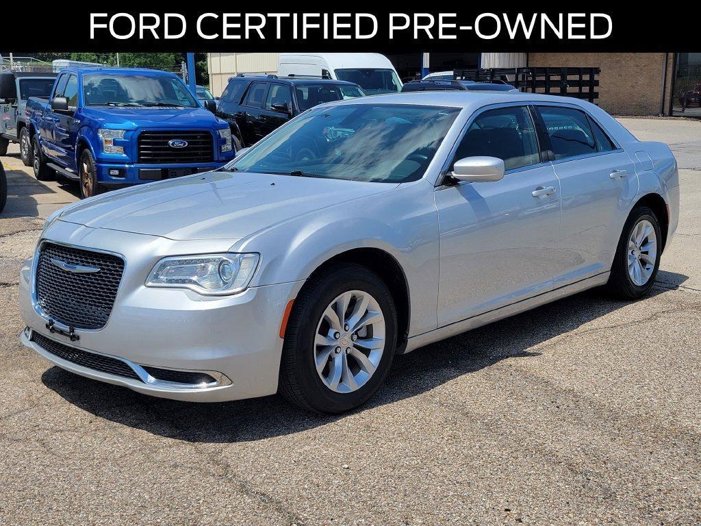 Chrysler 300 2021