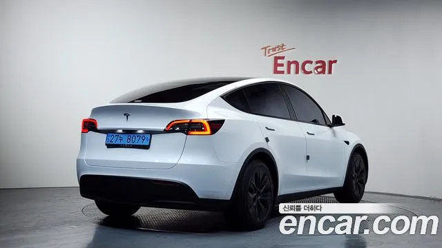 Tesla Model Y 2025