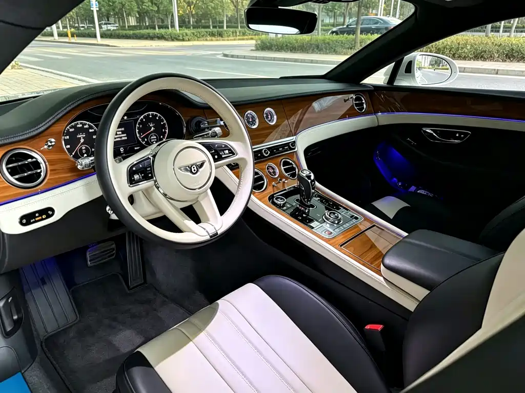 Bentley Continental 2021