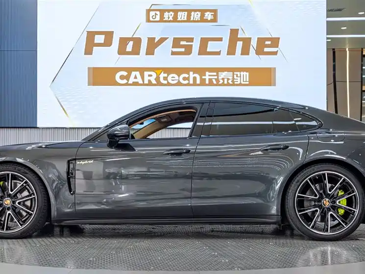 Porsche Panamera 2021