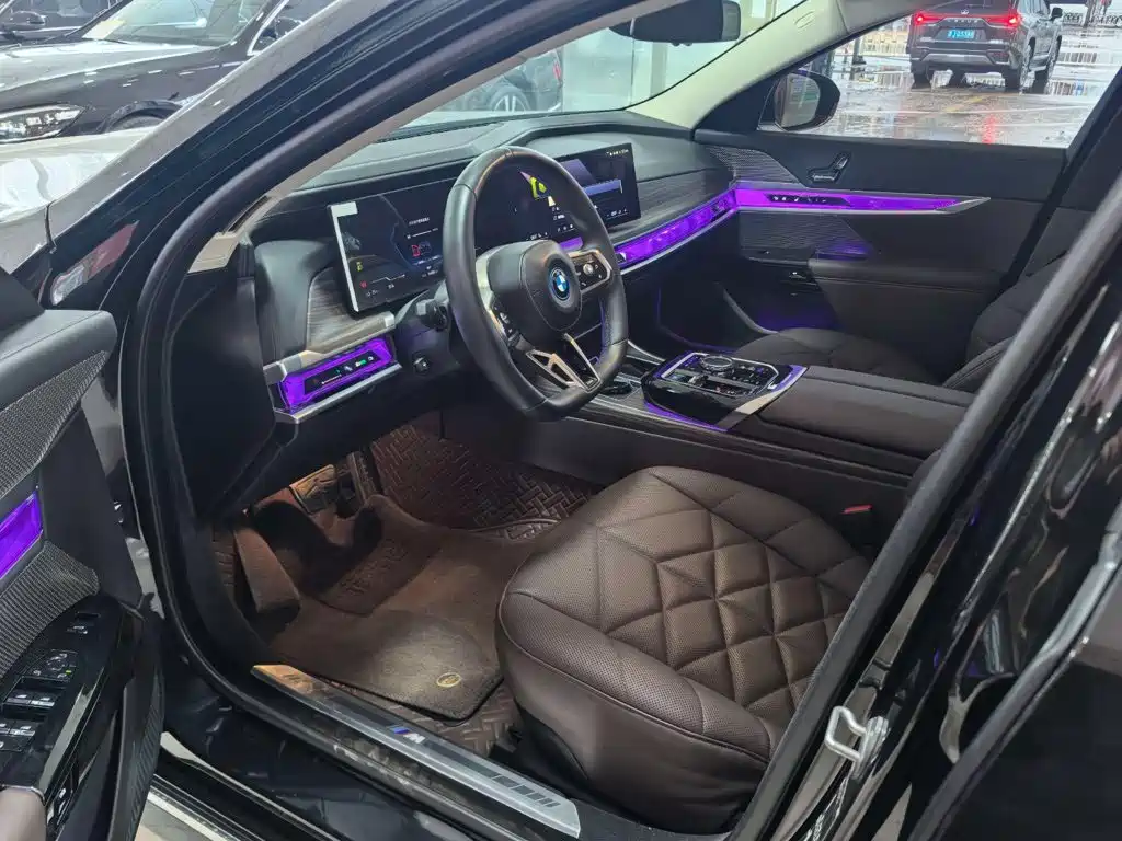 BMW i7 2025