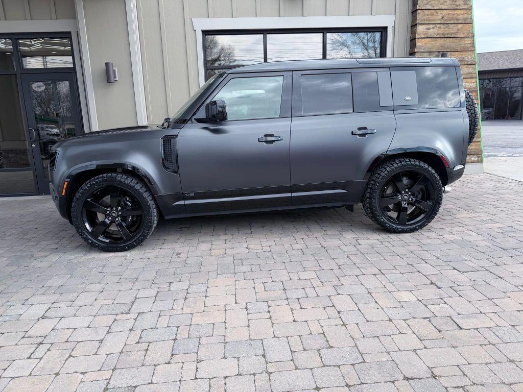 Land Rover Defender 2023