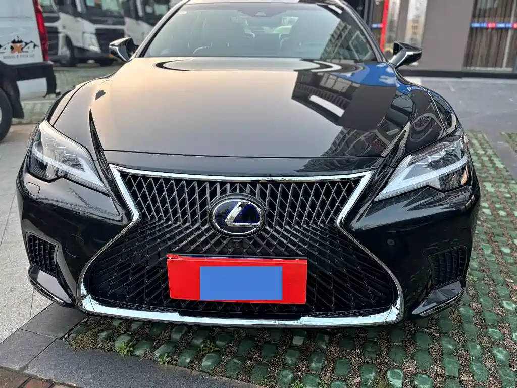 Lexus LS 2023