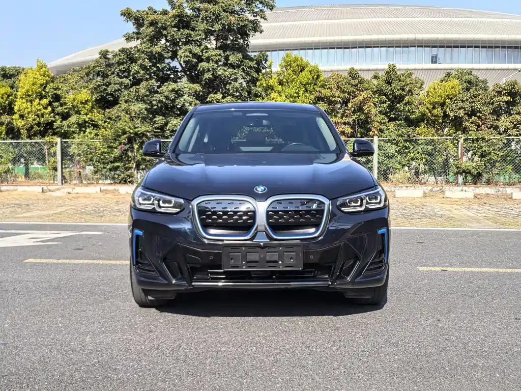 BMW iX3 2021