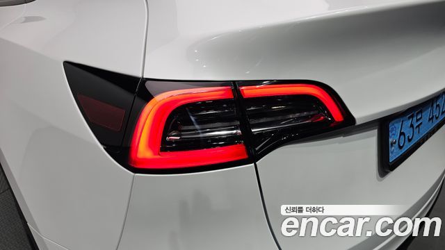Tesla Model Y 2024