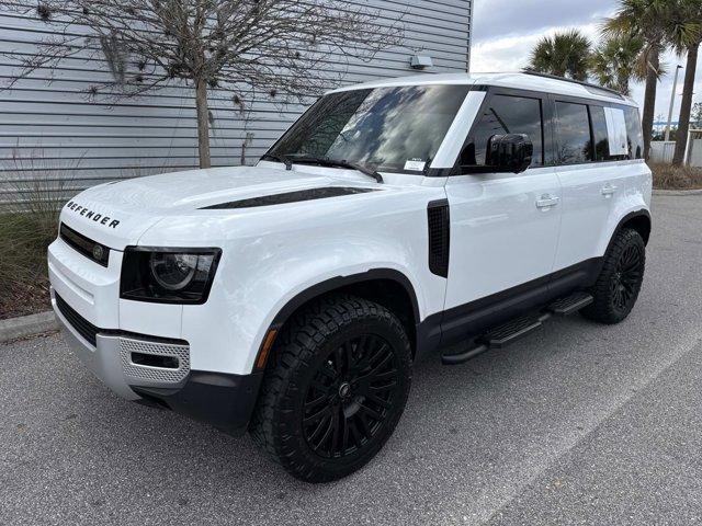 Land Rover Defender 2024