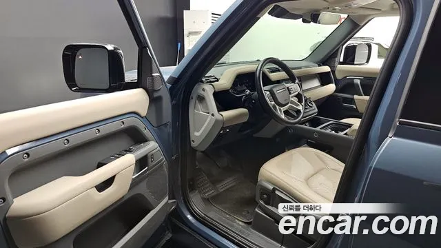 Land Rover Defender 2021