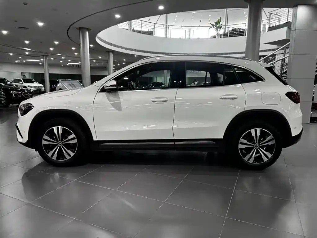 Mercedes-Benz GLA 2024