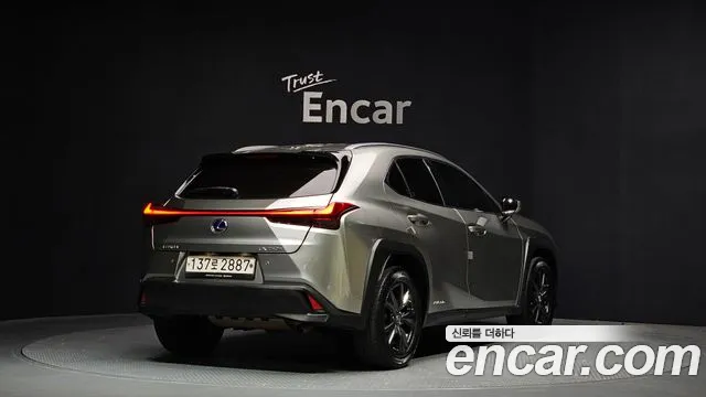 Lexus UX 2021