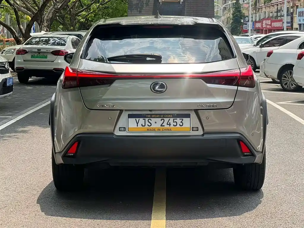 Lexus UX 2021