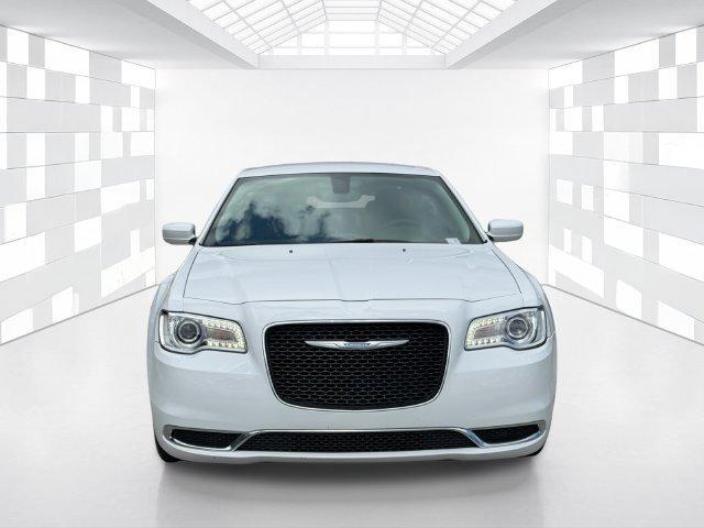 Chrysler 300 2023
