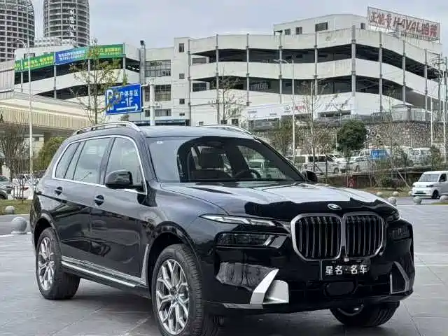 BMW X7 2025
