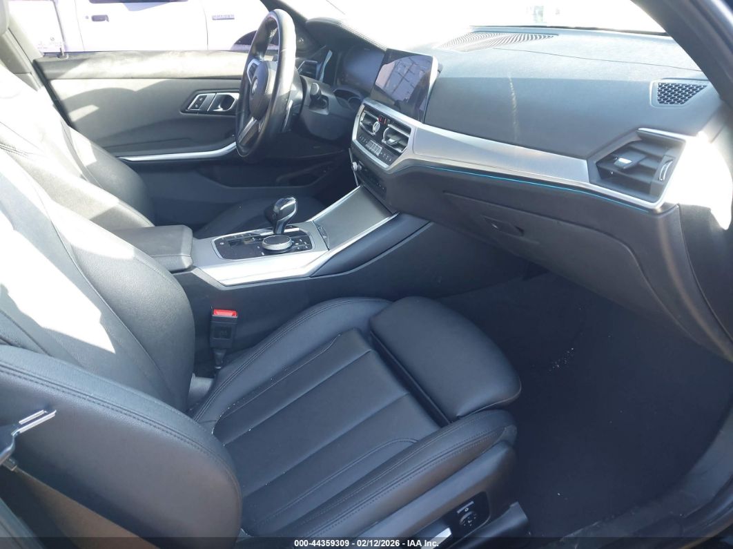 BMW 3 серии 2021