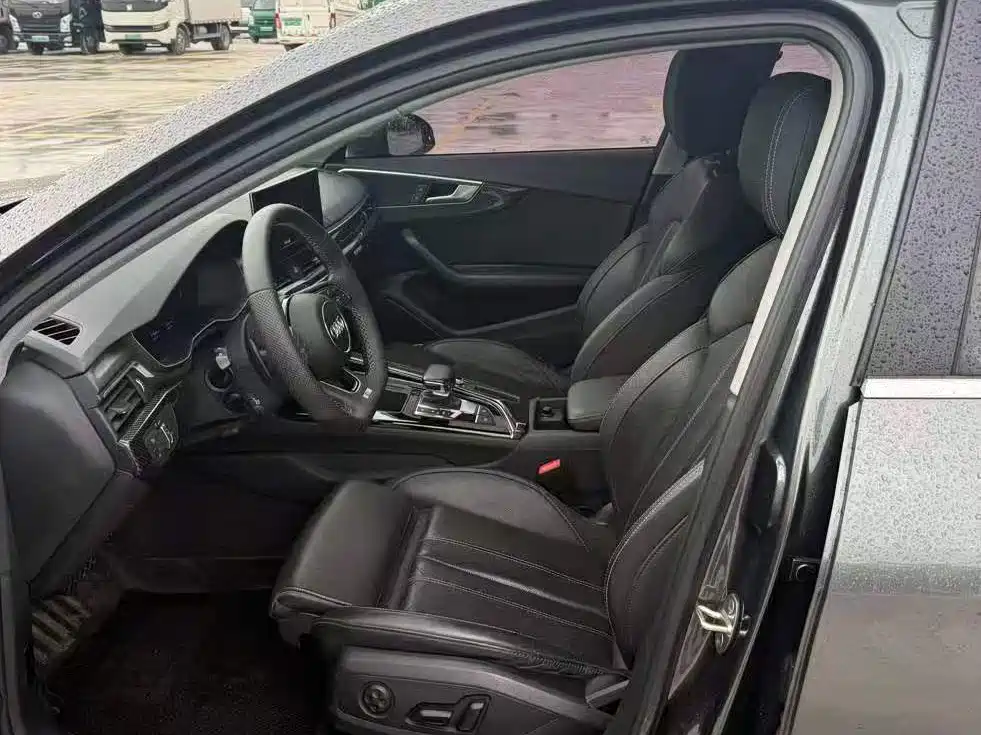 Audi A4 2023