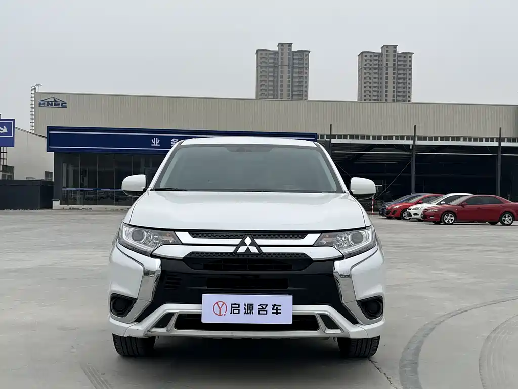 Mitsubishi Outlander 2023