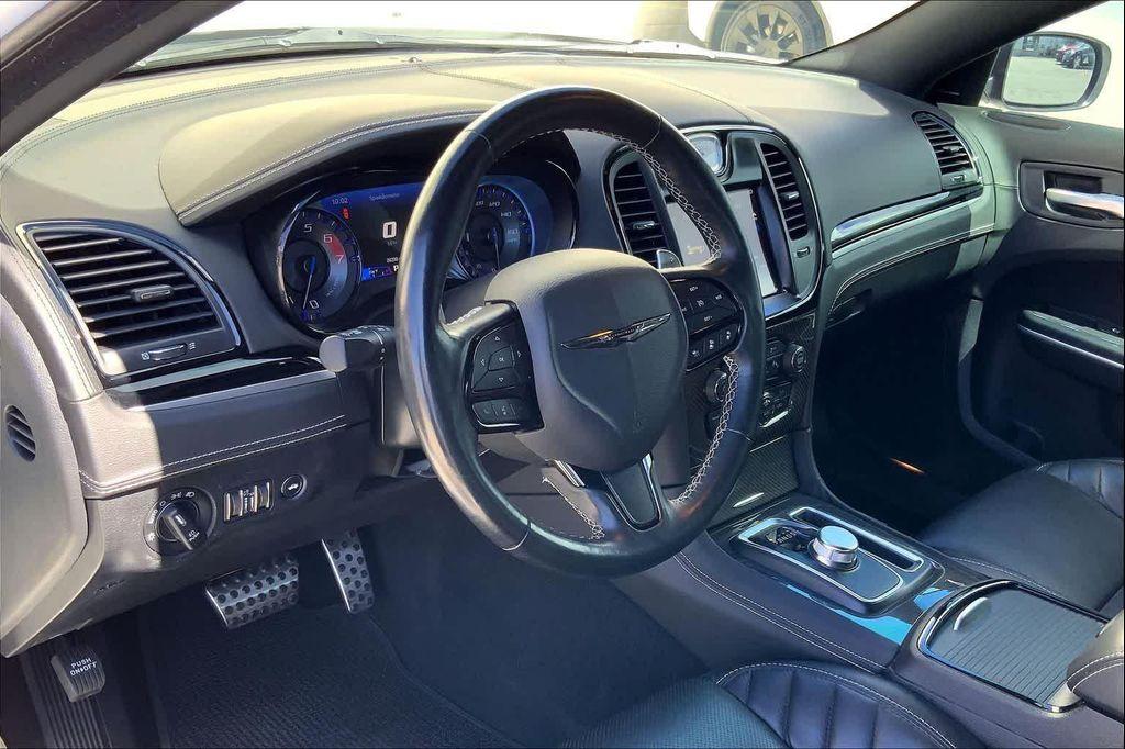 Chrysler 300 2023