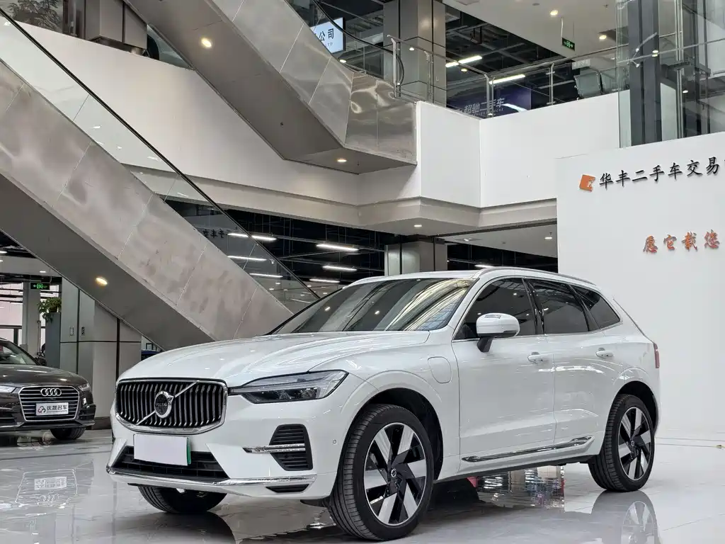 Volvo XC60 2025