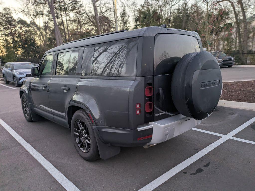 Land Rover Defender 2025