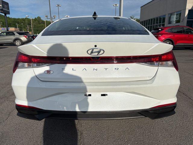 Hyundai Elantra 2022