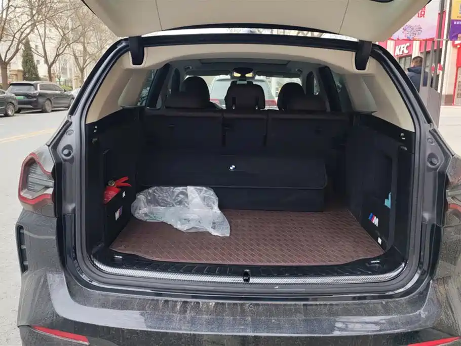 BMW iX3 2024