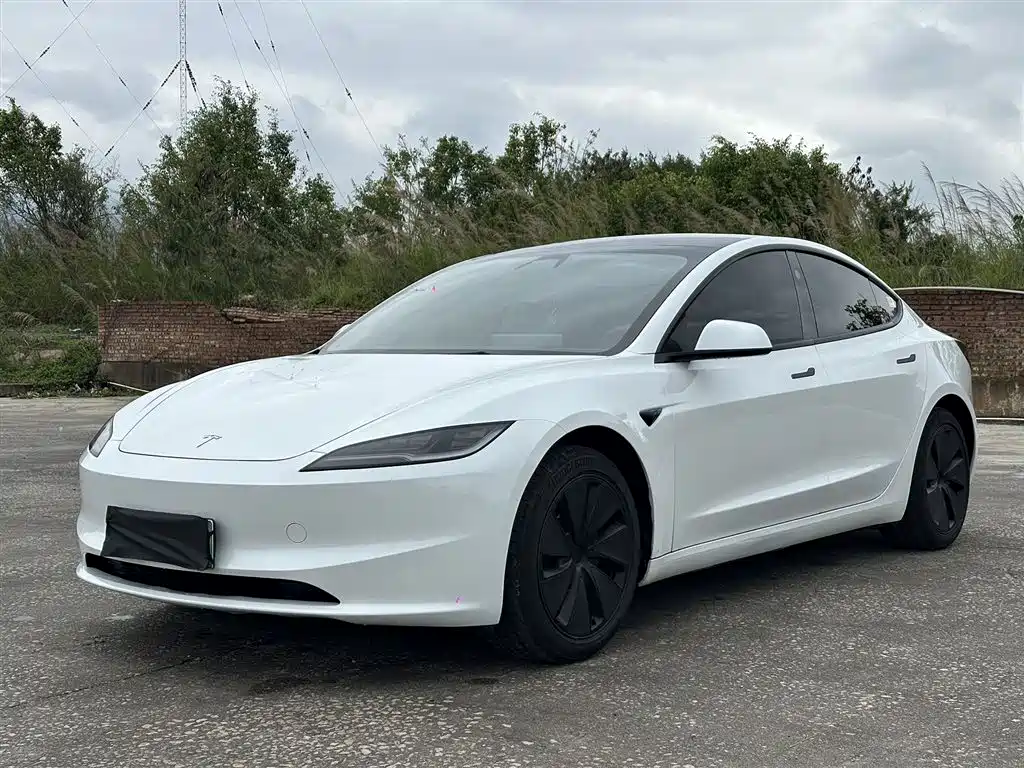 Tesla Model 3 2025