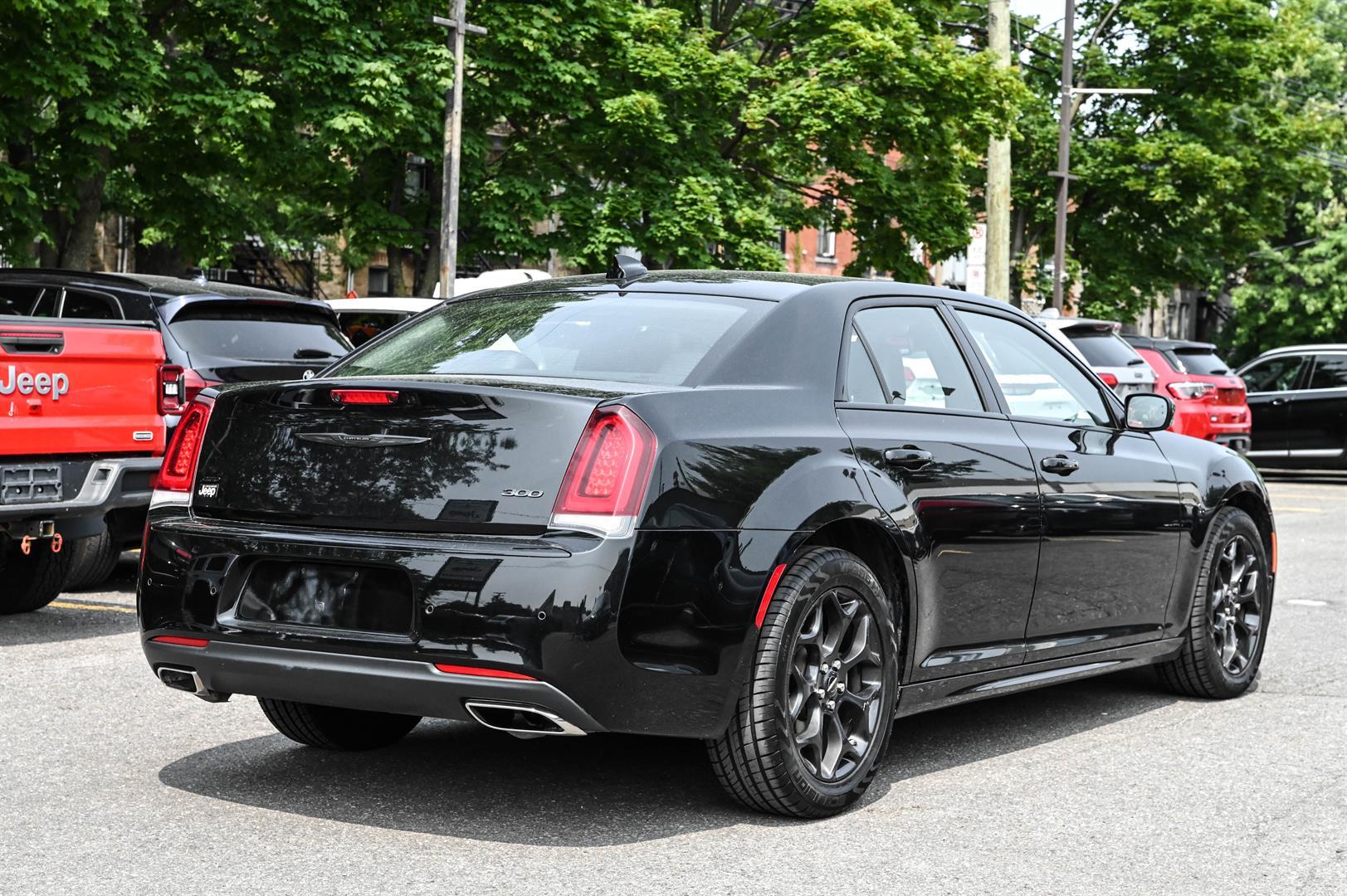Chrysler 300 2023