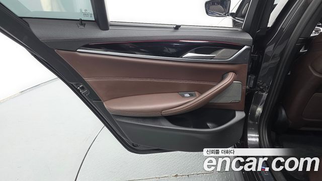 BMW 5 серии 2023