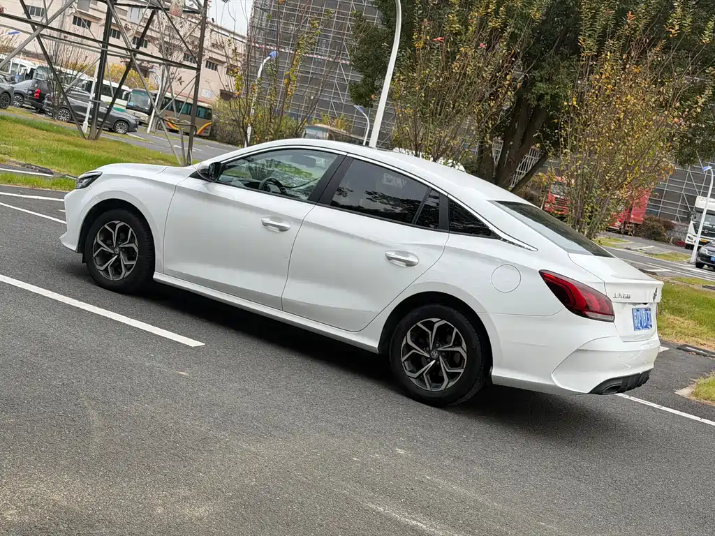 MG MG5 2022