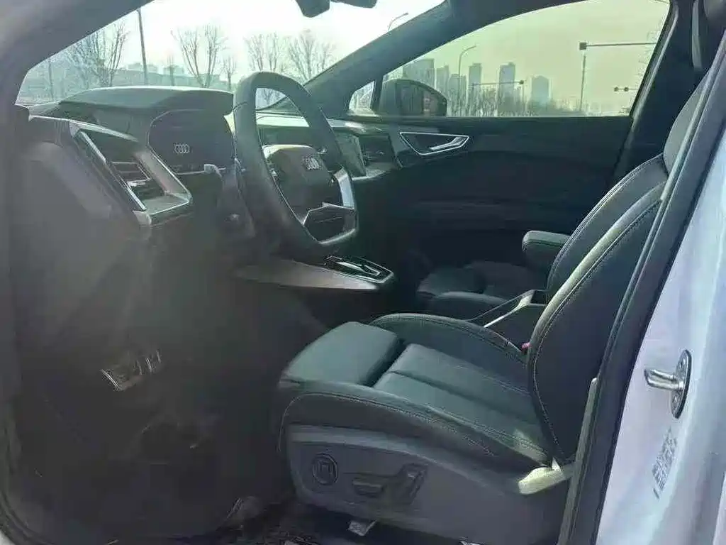 Audi Q4 e-tron 2024